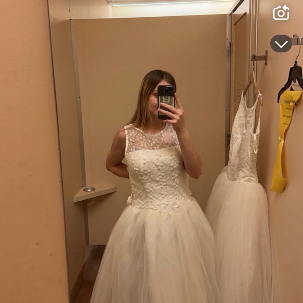 Elegant White Lace Wedding Dress